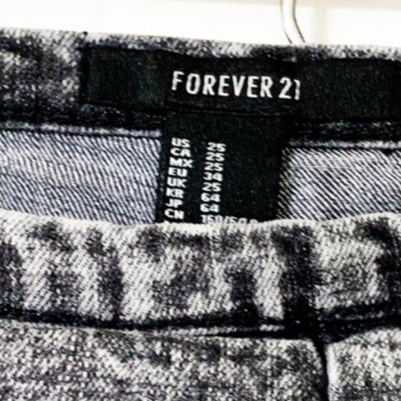 F21 High Waisted Acid Wash Denim Shorts - Picture 6 of 6